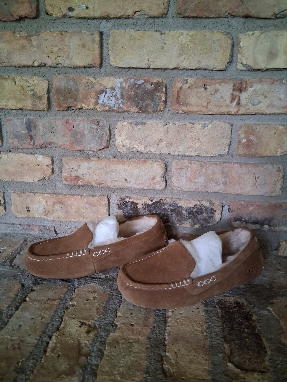 UGG AUSTRALIA ANSLEY SLIPPERS SIZE 6
